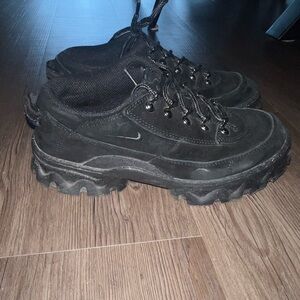 Nike Lahar Low Triple Black